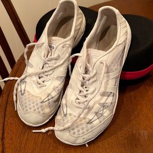 Infinity Cheerleading Shoes sz 7.5
